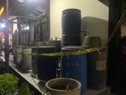 Polisi Bongkar Pabrik Miras Ilegal Terbesar di Malang