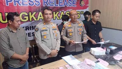 Sindikat Uang Palsu di Surabaya Dibongkar Polisi, 2 Pemuda Diamankan