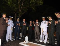 Bupati Sidoarjo Hadiri Apel Kehormatan dan Renungan Suci di TMP Kusuma Bangsa